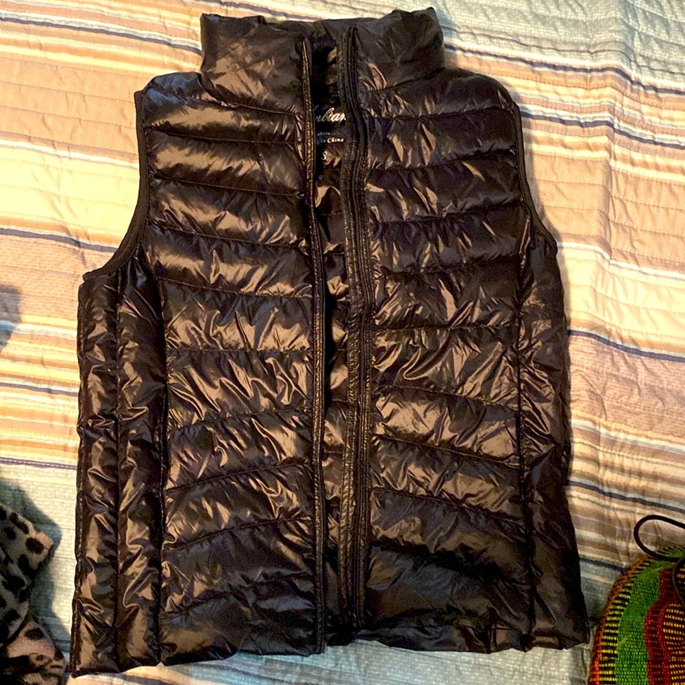 This is an ambiance vest great for spring weather for morning walks with the dog